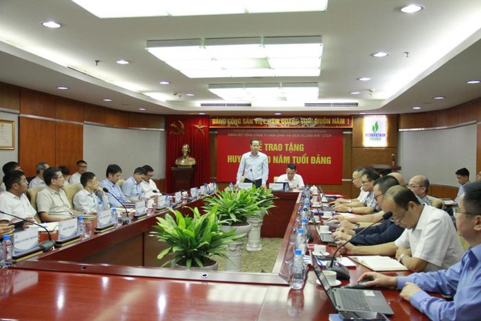  Đồng chí Trương Đại Nghĩa phát biểu tại buổi lễ. 
