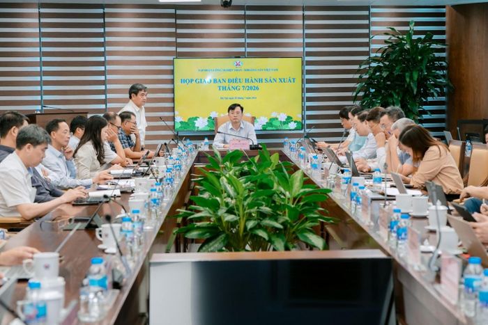 Toàn cảnh hội nghị giao ban sản xuất tháng 7 của TKV tại đầu cầu Quảng Ninh.