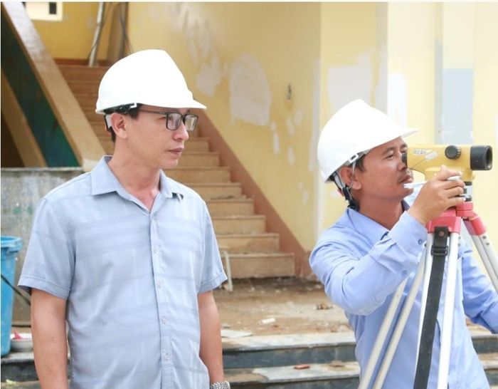Đại diện đơn vị giám sát ngày đêm có mặt tại công trình, đảm bảo chất lượng thi công.