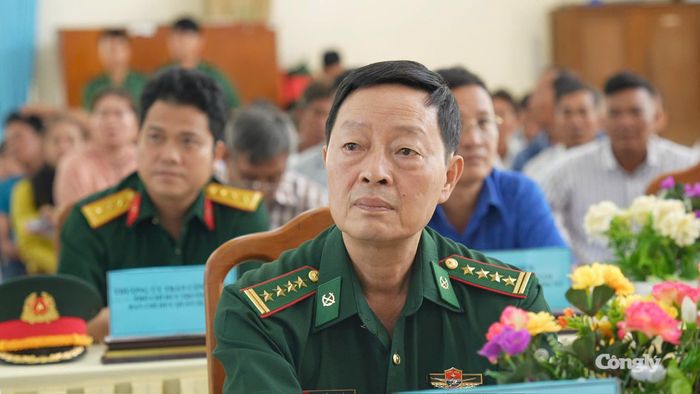 Đại tá Nguyễn Văn Tiến, Phó Chính ủy Ban Chỉ huy Bộ đội Biên phòng TP.HCM dự buổi tuyên truyền.