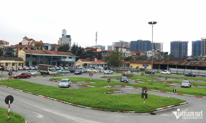 Trường hợp GPLX bị hết hạn quá 1 năm, người lái sẽ phải thi lại cả lý thuyết và thực hành. Ảnh: Hoàng Hiệp