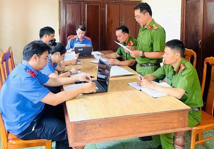 Đồng chí Trương Kim Vũ - Phó Trường Phân trại báo cáo kết quả công tác.