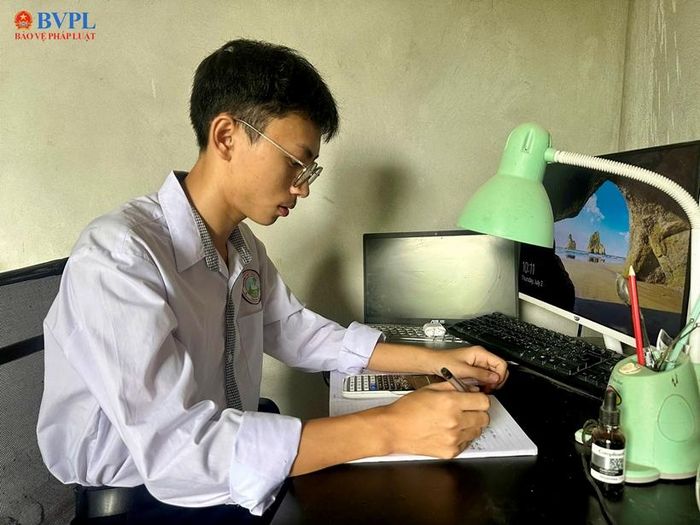  Góc học tập đơn giản của Trung