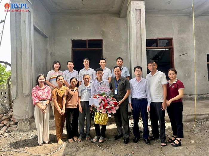  Thầy cô Trường THPT Triệu Sơn 2