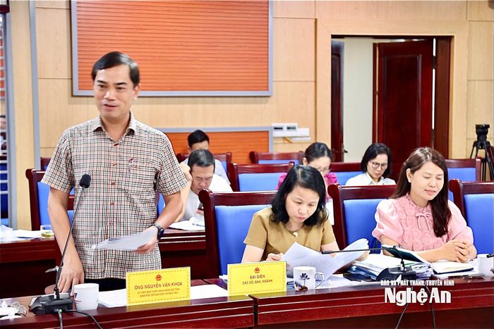 Giám đốc Sở Giáo dục và Đào tạo Nghệ An Nguyễn Văn Khoa phát biểu tại cuộc họp. Ảnh: Đức An