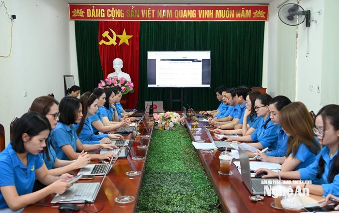 Các đại biểu tham dự hội nghị tại điểm cầu Nghệ An. Ảnh: Thành Cường