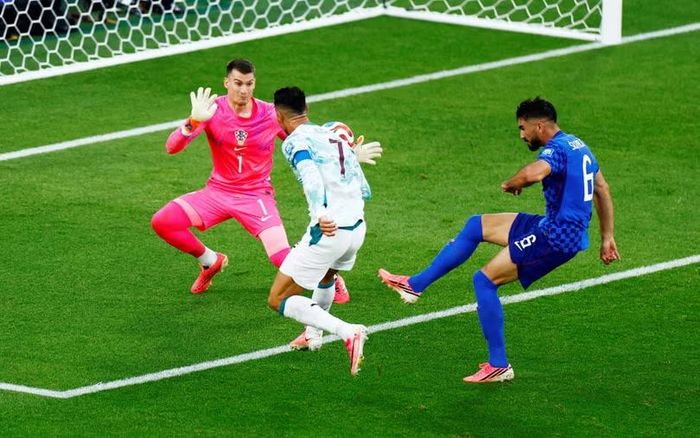 Bồ Đào Nha gặp khó trước hàng thủ Croatia.