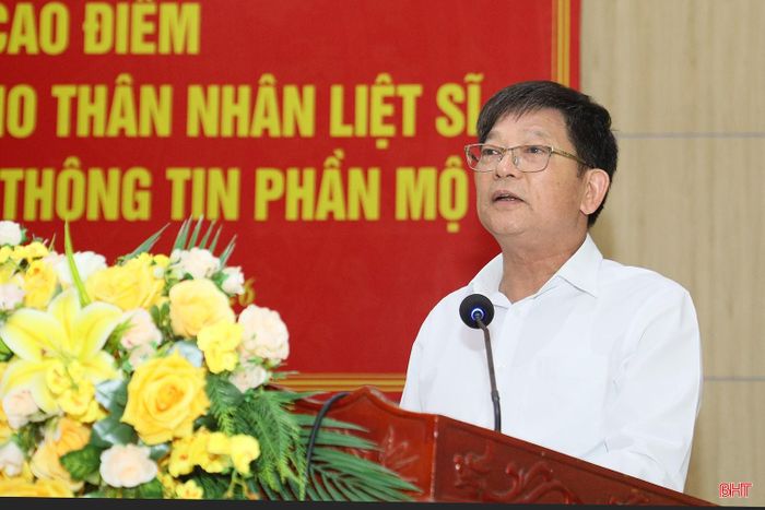  Ông Phan Huy Thêm (phường Thành Sen), thân nhân liệt sĩ Nguyễn Văn Lương, đại diện các gia đình liệt sĩ chia sẻ: "Chúng tôi rất xúc động khi được Nhà nước quan tâm, tổ chức lấy mẫu ADN để phục vụ xác định danh tính các liệt sĩ chưa rõ thông tin. Đây là niềm hy vọng của nhiều gia đình đã mòn mỏi chờ đợi suốt nhiều năm. Chúng tôi mong việc đối sánh ADN sẽ sớm mang lại kết quả, giúp xác định được danh tính các liệt sĩ, để thân nhân vơi bớt nỗi day dứt và có điều kiện chăm lo phần mộ chu đáo hơn". 