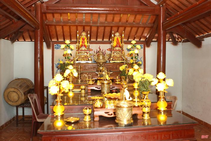 Đền thờ danh nhân Lê Quảng Chí và Lê Quảng Ý trong khuôn viên di tích.