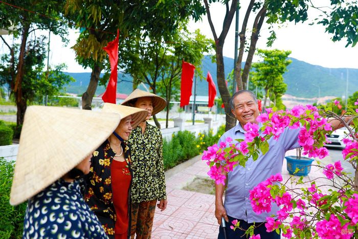  Từ một vùng quê nghèo, Hoành Sơn vươn lên phát triển mạnh mẽ, đời sống vật chất, tinh thần người dân không ngừng được nâng cao. Ảnh: Thu Trang 