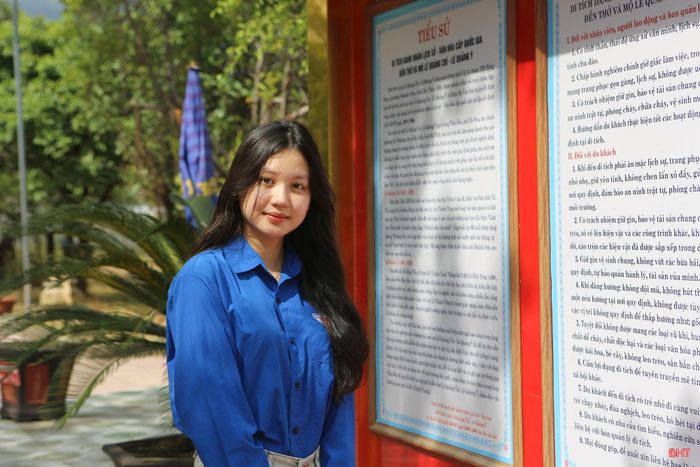 Em Nguyễn Linh Phương Chi (học sinh lớp 11A3, Trường THPT Lê Quảng Chí).