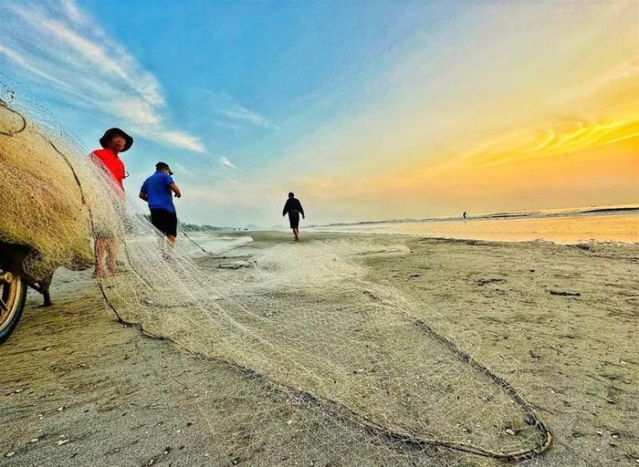Khám phá các làng chài tại biển Quỳnh. Nguồn: Cổng Thông tin Điện tử tỉnh Nghệ An)