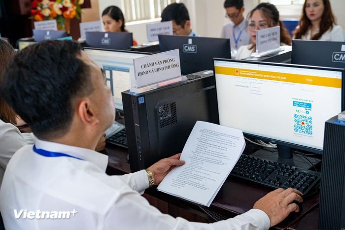 Hạ tầng số, hệ thống thông tin và cơ sở dữ liệu dùng chung đang tiếp tục được hoàn thiện để giảm tải áp lực lên đội ngũ cán bộ, (Ảnh: PV/Vietnam+)