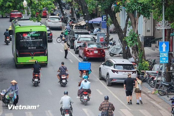 Đây là khu vực bắt đầu áp dụng các biện pháp hạn chế đối với phương tiện sử dụng nhiên liệu hóa thạch. (Ảnh: Hoài Nam/Vietnam+)
