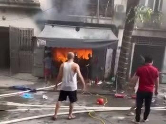 Hiện trường vụ cháy. (Ảnh cắt từ clip)