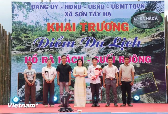 Chiều 2/7, Ủy ban Nhân dân xã Sơn Tây Hạ (Quảng Ngãi) khai trương điểm du lịch sinh thái Hồ Rà Hách-Suối Ruông. (Ảnh: Phạm Cường/Vietnam+)
