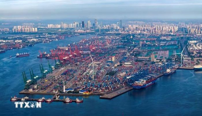Quang cảnh cảng hàng hóa tại Thiên Tân, Trung Quốc. (Ảnh: THX/TTXVN)