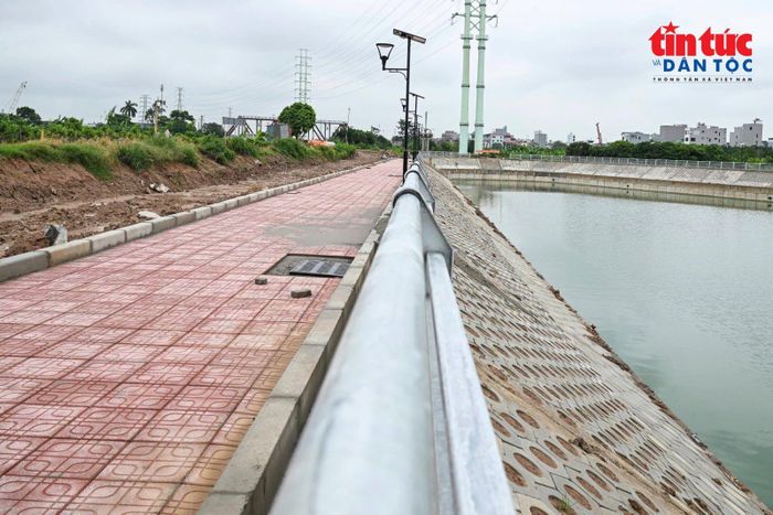 Để hồ điều hòa Yên Nghĩa 2 hoàn thành 99% các hạng mục sau 4 tháng thi công, ông Trần Đức Sơn - cán bộ Ban QLDA ĐTXD Công tình hạ tầng kỹ thuật và nông nghiệp cho biết, các đơn vị liên quan phải thống nhất từng hạng mục công việc để thực hiện đúng tiến độ và chất lượng công trình.