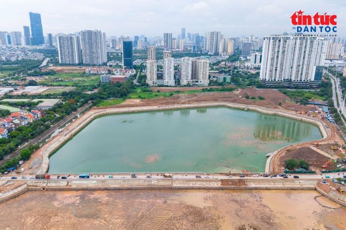 Hồ điều hòa Đồng Bông 2 (phường Đại Mỗ) có diện tích 12 ha, với tổng mức đầu tư hơn 600 tỷ đồng, sau 4 tháng thi công đã có thể tích nước, giải quyết ngập úng cho khu vực Mễ Trì, Lê Văn Lương, Thanh Xuân và Dương Nội.