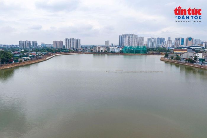 Đại diện Ban nông nghiệp Hà Nội (chủ đầu tư), cho biết sau hơn 4 tháng khẩn trương thi công, cả 7 công trình khẩn cấp với tổng mức đầu tư hơn 5.000 tỷ đồng do đơn vị thực hiện đã sẵn sàng tham gia vào công tác xử lý úng ngập của thành phố.