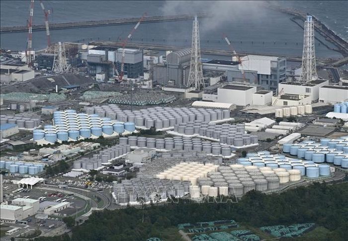 Các bể chứa nhiên liệu đã qua sử dụng tại nhà máy điện hạt nhân Fukushima Daiichi ở Fukushima, Nhật Bản. Ảnh minh họa: THX/TTXVN
