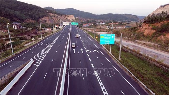 Cao tốc Hạ Long - Móng Cái tạo sự phát triển và kết nối giữa trung tâm tỉnh với khu vực cửa khẩu. Ảnh minh họa: Đức Hiếu/TTXVN