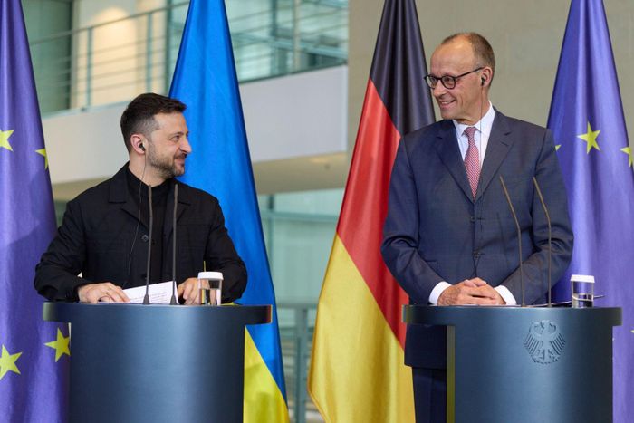 Tổng thống Ukraine Volodymyr Zelensky (bên trái) và Thủ tướng Đức Friedrich Merz trong cuộc họp báo chung ở Berlin hôm 28/5/2025. Ảnh: Volodymyr Zelensky/X