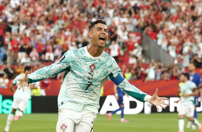 Ronaldo ghi bàn từ chấm phạt đền giúp Bồ Đào Nha cầm hòa Croatia 1-1. Ảnh: AFP/TTXVN.