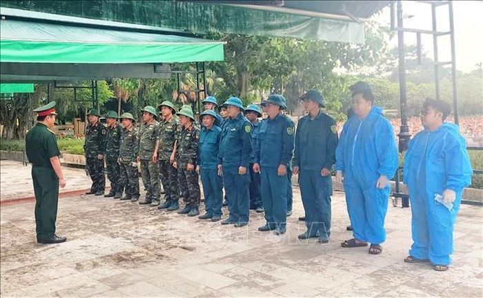 Thủ trưởng Bộ Chỉ huy Quân sự tỉnh Quảng Trị đề nghị các lực lượng tiếp tục phát huy tinh thần trách nhiệm, hoàn thành xuất sắc mọi nhiệm vụ được giao. Ảnh: TTXVN phát