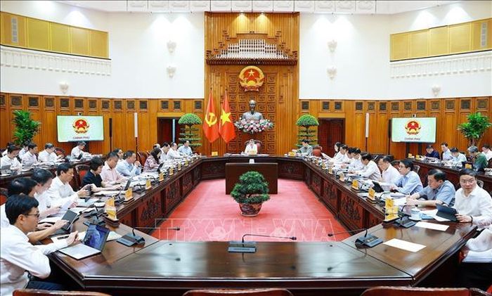 Thủ tướng Lê Minh Hưng làm việc với lãnh đạo các bộ, ngành liên quan về công nghệ chiến lược và sản phẩm công nghệ chiến lược. Ảnh: Dương Giang/TTXVN