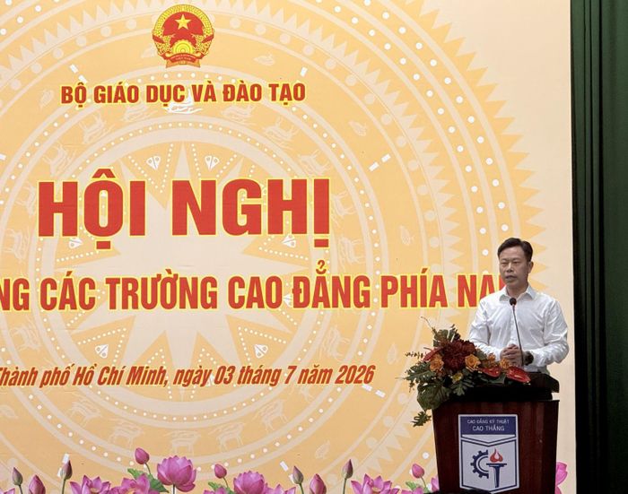 Thứ trưởng Bộ Giáo dục và Đào tạo Lê Quân phát biểu tại Hội nghị.