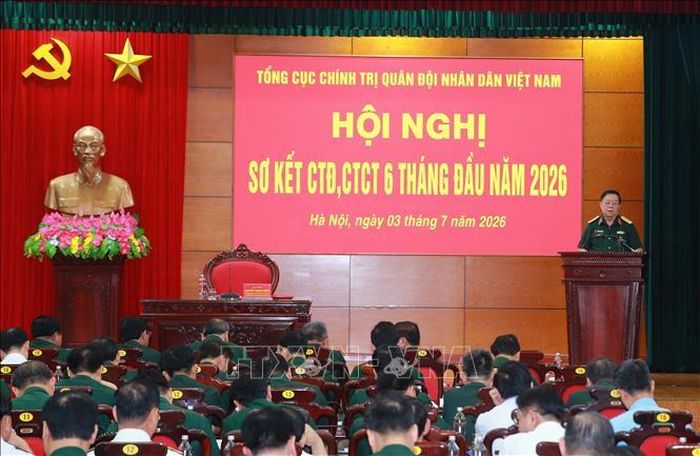 Đại tướng Nguyễn Trọng Nghĩa, Ủy viên Bộ Chính trị, Bí thư Trung ương Đảng, Chủ nhiệm Tổng cục Chính trị QĐND Việt Nam phát biểu chỉ đạo. Ảnh: Trọng Đức/TTXVN