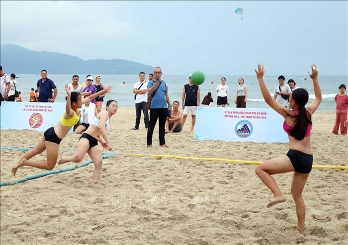 Trận tranh tài bóng ném nữ giữa đội Gia Lai và đội thành phố Hồ Chí Minh.