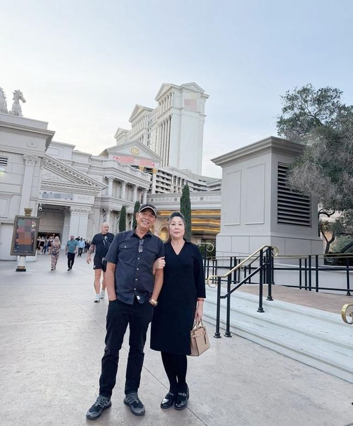 Lê Tuấn Anh và bà xã Hồng Vân.