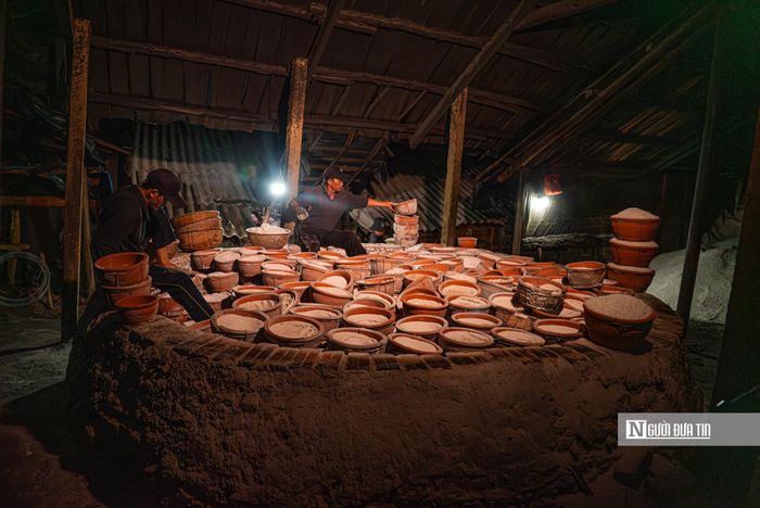 Làng muối Tuyết Diêm thuộc xã Xuân Cảnh, tỉnh Đắk Lắk được hình thành vào khoảng năm 1870. Hơn 150 năm, đến nay, làng muối vẫn giữ cách sản xuất muối truyền thống, thủ công.