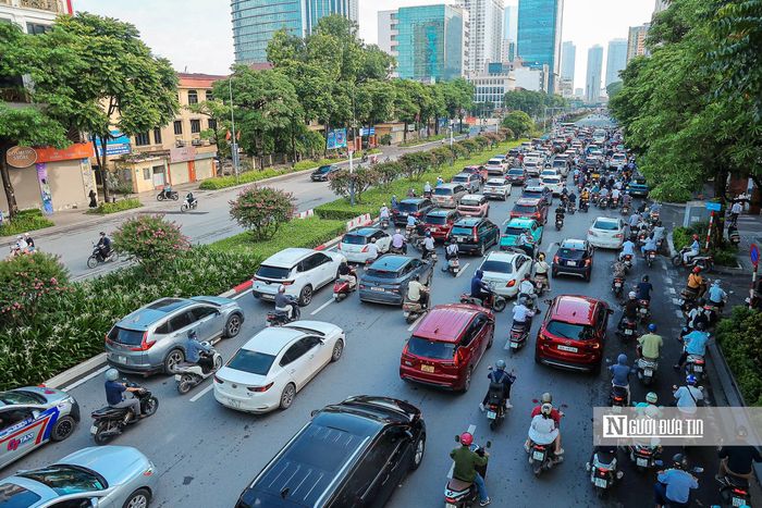 Trước đó, mô hình phân làn chuyển đổi linh hoạt này tương tự phương án tổ chức giao thông được áp dụng tại đường Cộng Hòa ở Thành phố Hồ Chí Minh bước đầu đã ghi nhận thành công.