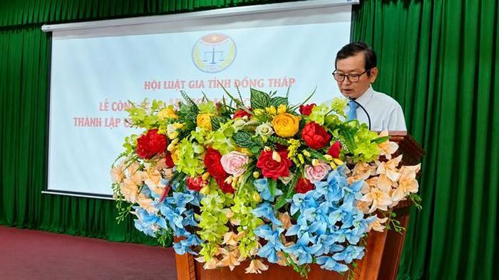 Luật gia Đoàn Quốc Cường, Chủ tịch Hội Luật gia tỉnh Đồng Tháp phát biểu tại hội nghị công bố Quyết định thành lập Chi hội Luật gia phường Mỹ Phong.