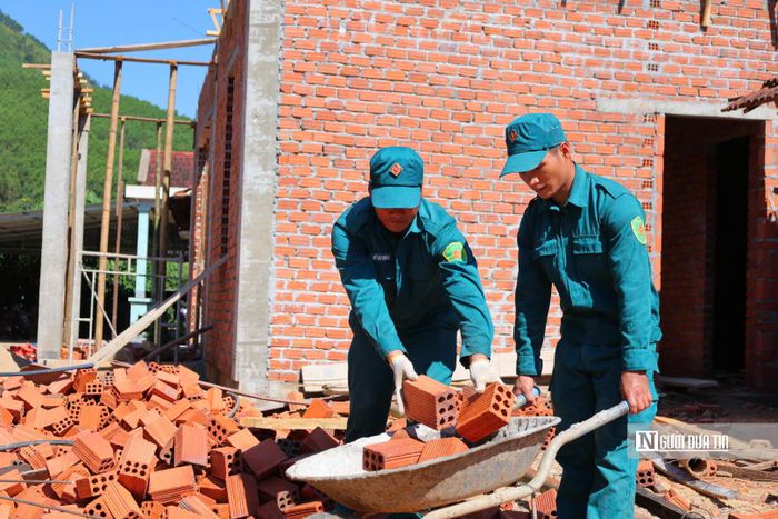Không khí xây dựng diễn ra khẩn trương tại nhiều địa phương ở Quảng Ngãi.