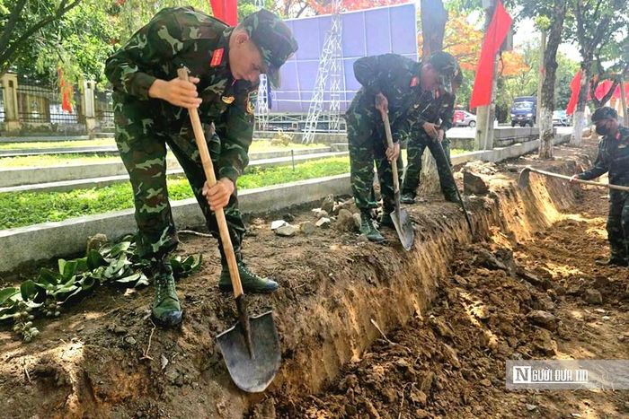 Hoạt động tìm kiếm, quy tập hài cốt liệt sĩ tại phường Đăk Cấm, tỉnh Quảng Ngãi.