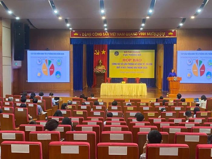 Quang cảnh buổi họp báo. Ảnh: LƯU THỦY