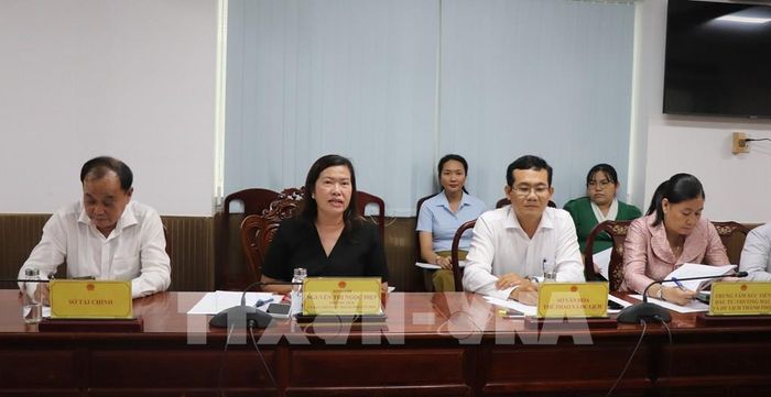 Bà Nguyễn Thị Ngọc Điệp, Phó Chủ tịch UBND thành phố Cần Thơ tiếp và làm việc với đoàn. Ảnh: Nguyễn Hằng - TTXVN