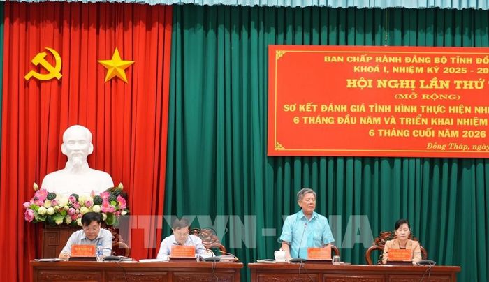 Chủ trì Hội nghị. Ảnh: Công Trí-TTXVN