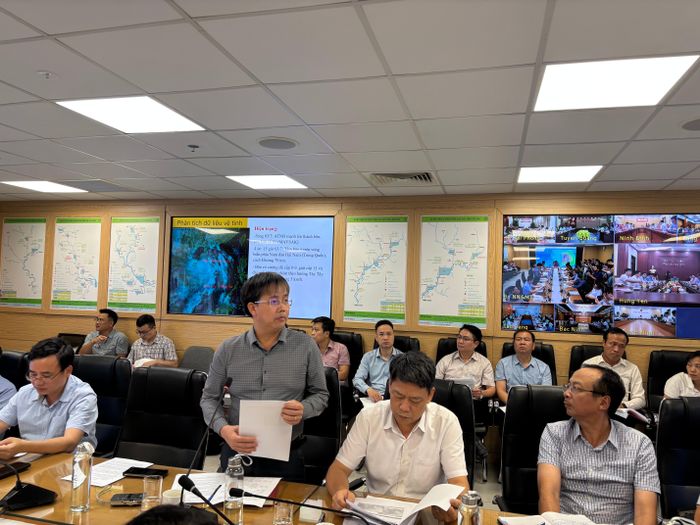 Giám đốc Mai Văn Khiêm thông tin diễn biến bão số 1. Ảnh: Thắng Trung/Bnews/vnanet.vn