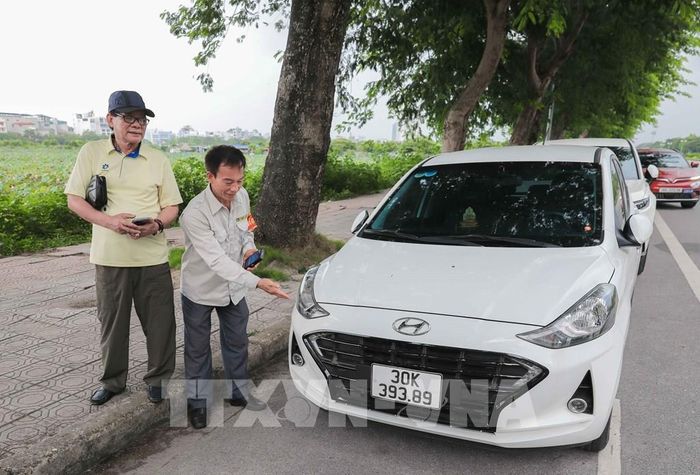 Việc thu phí không dùng tiền mặt (ETC) thuận tiện và linh hoạt hơn nhiều so với phương thức thanh toán tiền mặt trước đây. Ảnh: Tiến Long/ TTXVN phát