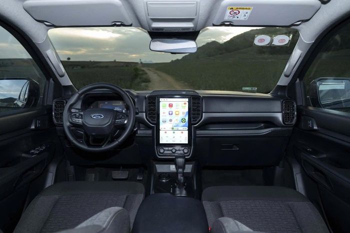 Khoang lái của Ford Ranger.