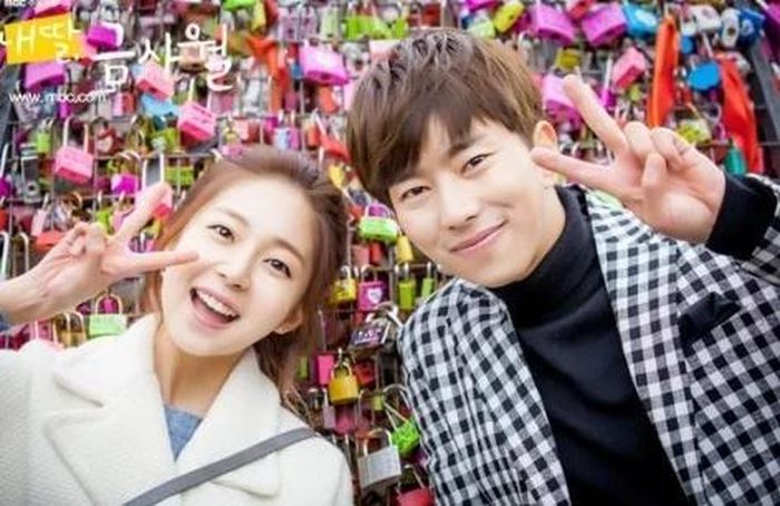 Baek Jin Hee và Yoon Hyun Min thuở còn mặn nồng bên nhau.
