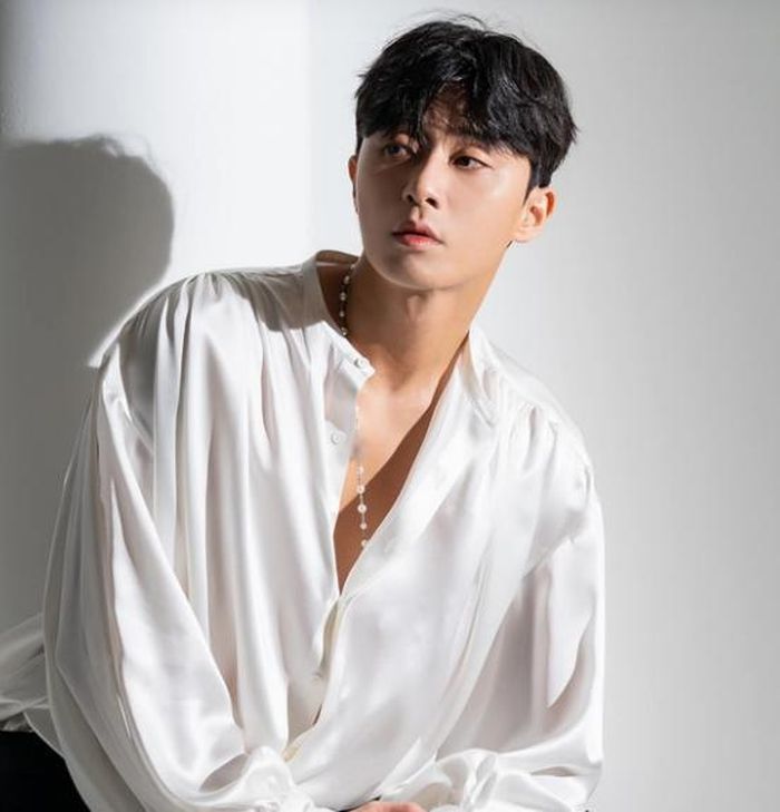 Park Seo Joon gây chú ý với khả năng hóa thân thành nhân vật điều tra nhiều nội tâm. Ảnh: Awesome ENT