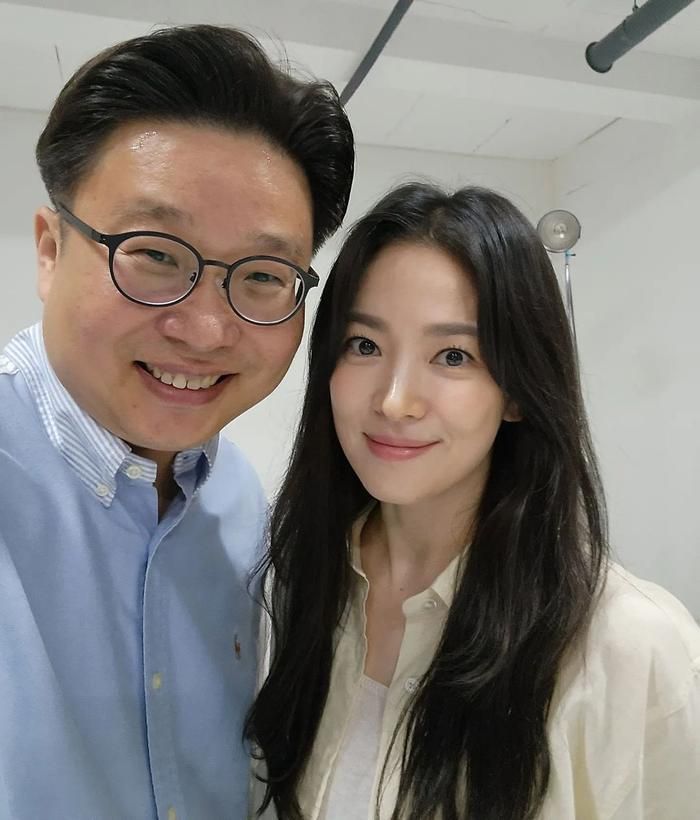 Song Hye Kyo và Giáo sư Seo Kyung Duk đã đồng hành trong các hoạt động quảng bá lịch sử suốt 15 năm. 