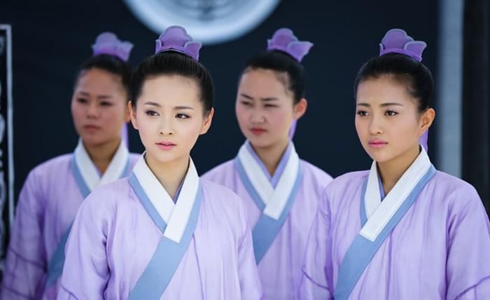 Môn phái do nữ tu (ni cô) sáng lập, với hệ thống kiếm pháp thủ thế nghiêm ngặt, biến hóa khôn lường và lấy thủ làm công.