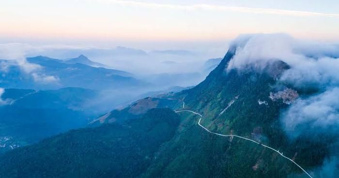 Cung đường phía Tây Nghệ An đẹp như tranh vẽ. Ảnh: báo Nghệ An
